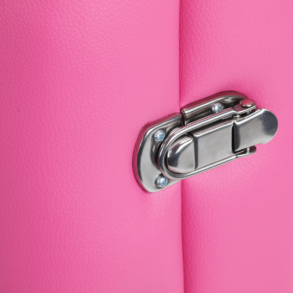 Roze beklede massagetafel met metalen sluiting en scharnier, twee segmenten