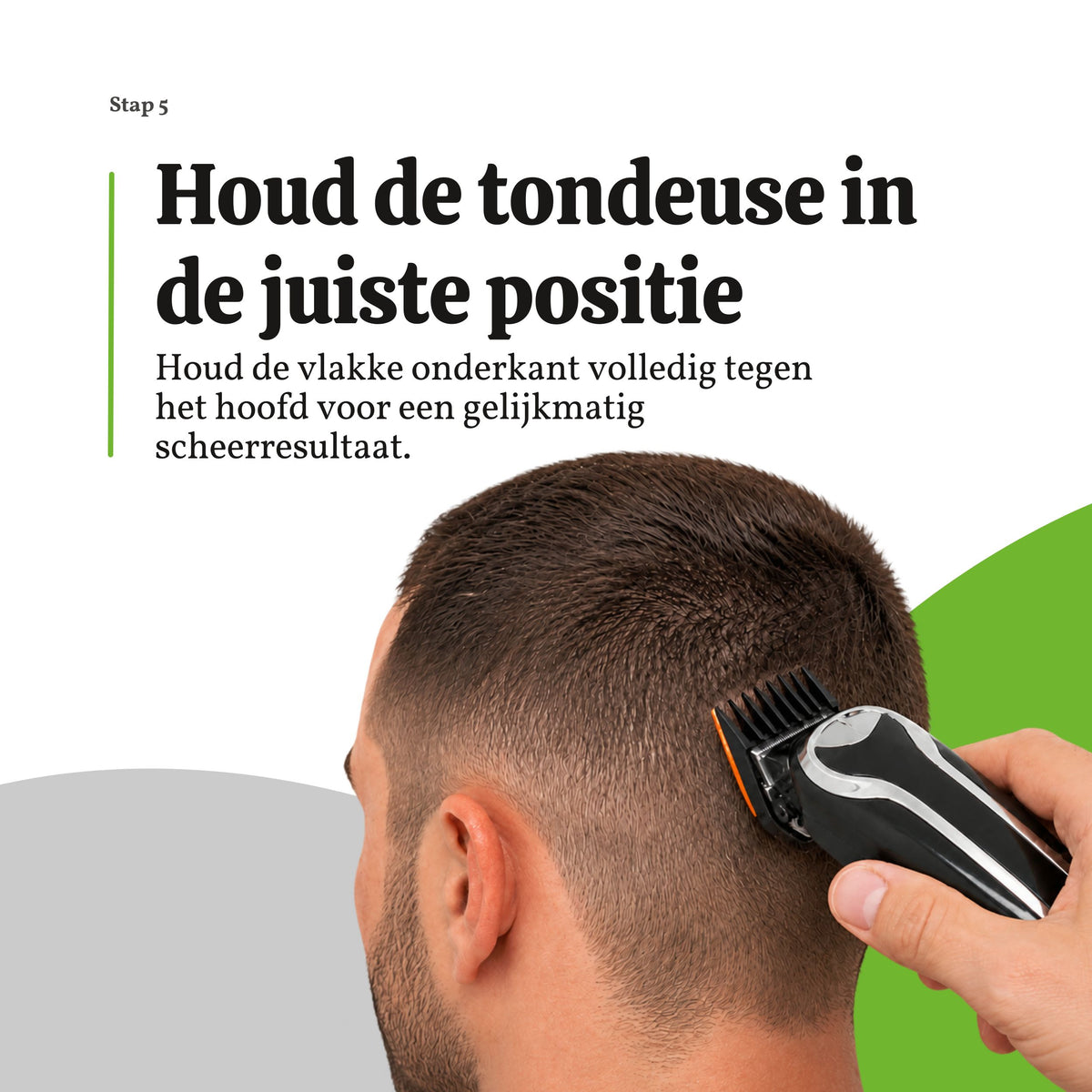 Opzetkam met de vlakke onderkant volledig tegen het hoofd houden
